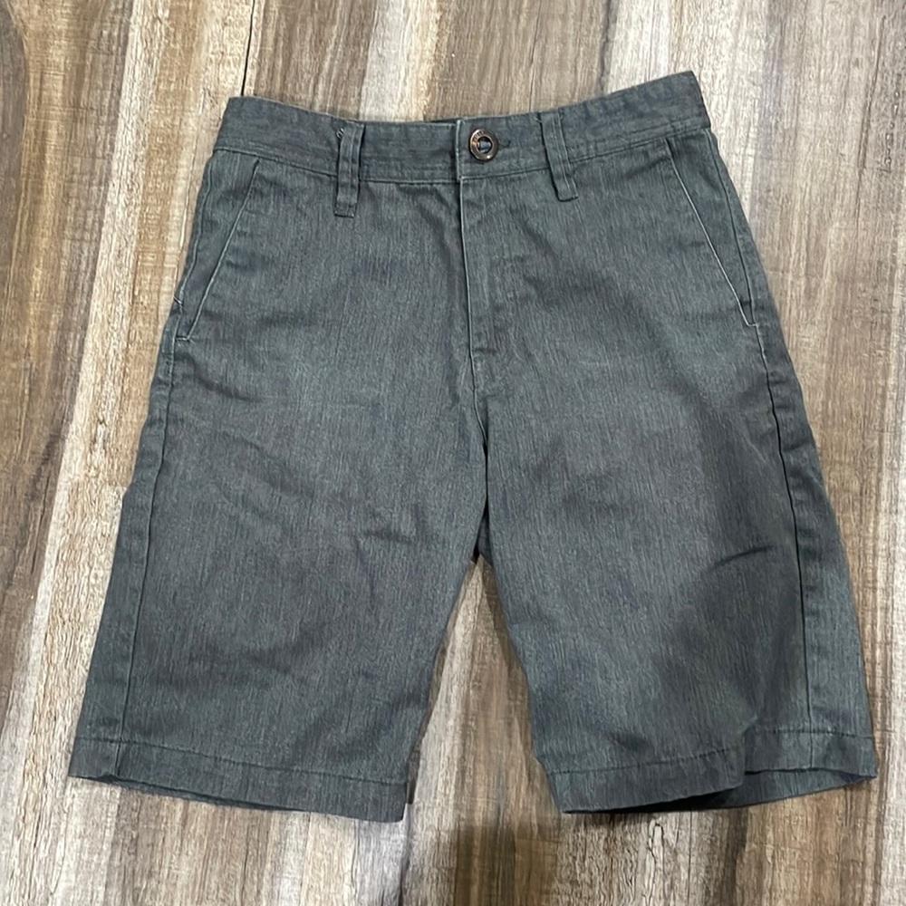 Volcom like new shirts size 25